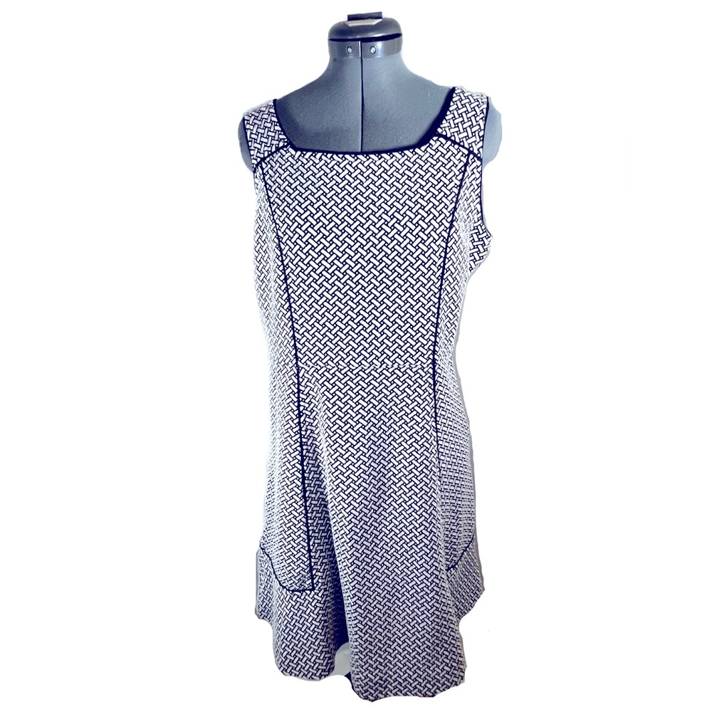 Lands End Women’s Lightweight Black and White Dress Size 10P